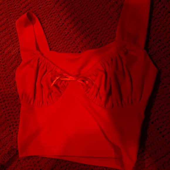 Red top - Picture 2 of 3